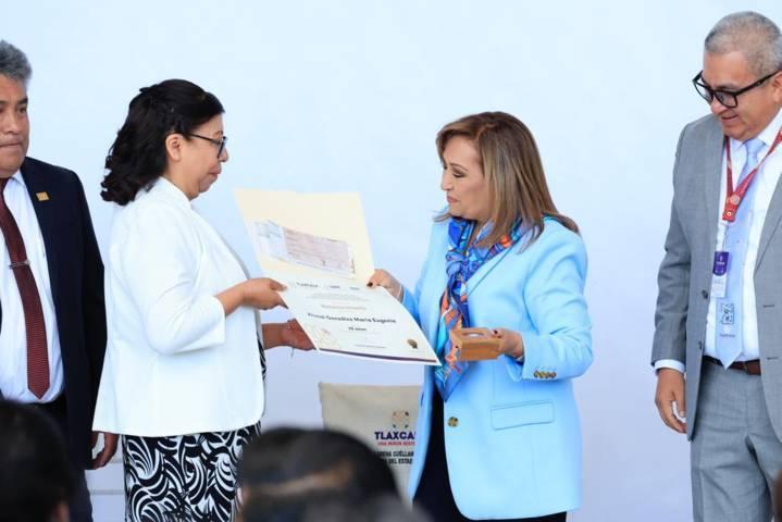 Reconoció Lorena Cuéllar a docentes de la Sección 55 con más de 30 y 40 años de servicio