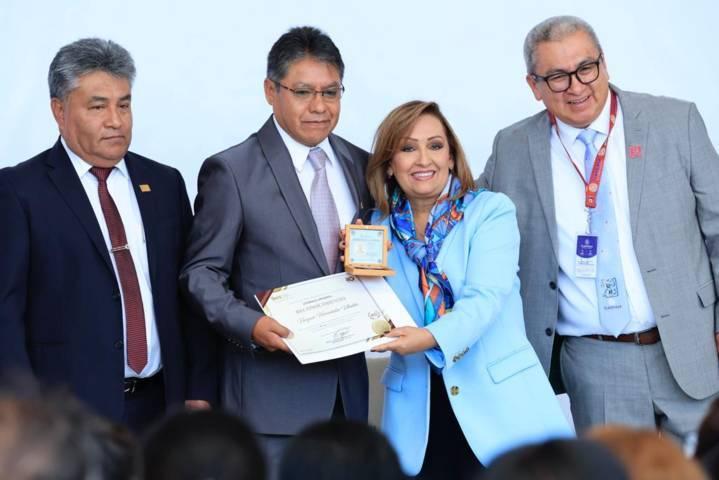 Reconoció Lorena Cuéllar a docentes de la Sección 55 con más de 30 y 40 años de servicio
