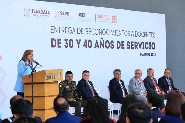 Reconoció Lorena Cuéllar a docentes de la Sección 55 con más de 30 y 40 años de servicio