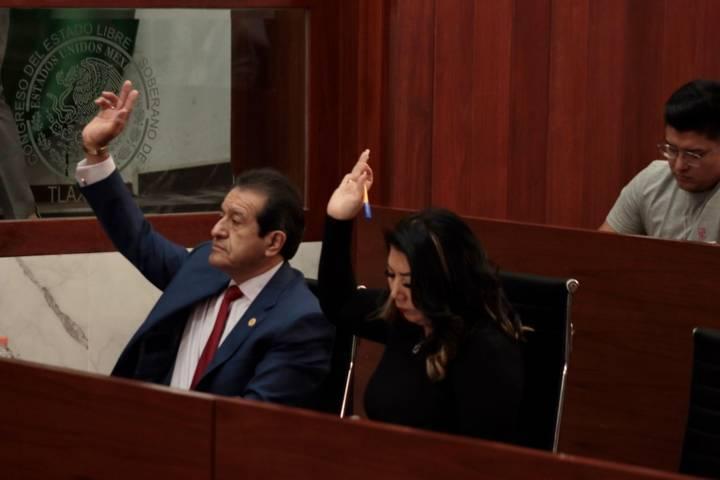 Toman protesta a los integrantes de la comisión para el municipio de Xicohtzinco 