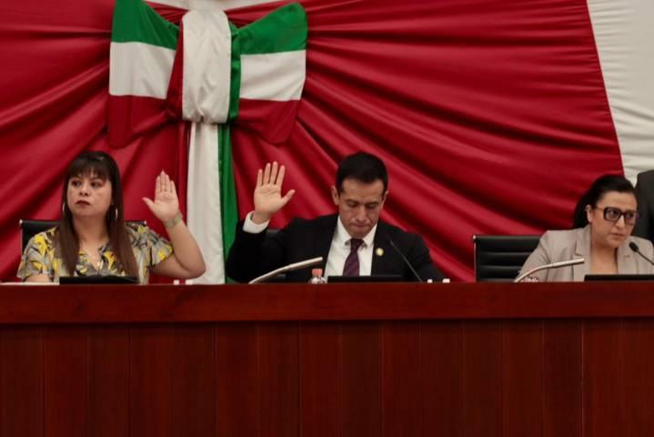 Toman protesta a los integrantes de la comisión para el municipio de Xicohtzinco 
