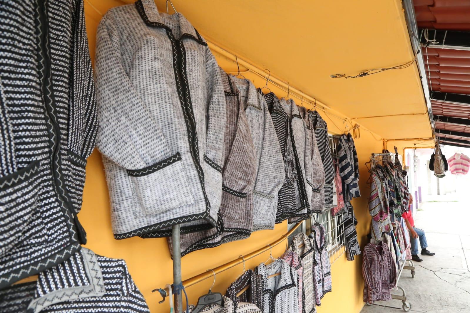 Bajas ventas reportan artesanos de Guadalupe Ixcotla 