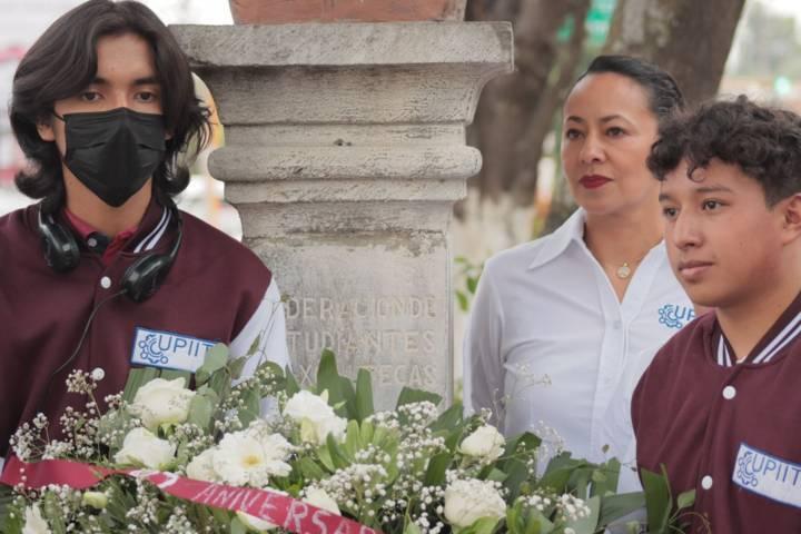 IPN coloca ofrenda floral a monumento de Lázaro Cárdenas 