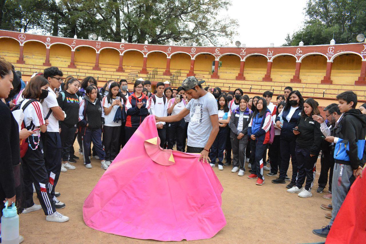 Estudiantes de Cobat se capacitan como voluntarios para el mundial de voleibol de playa