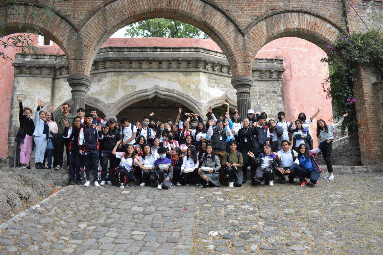 Estudiantes de Cobat se capacitan como voluntarios para el mundial de voleibol de playa