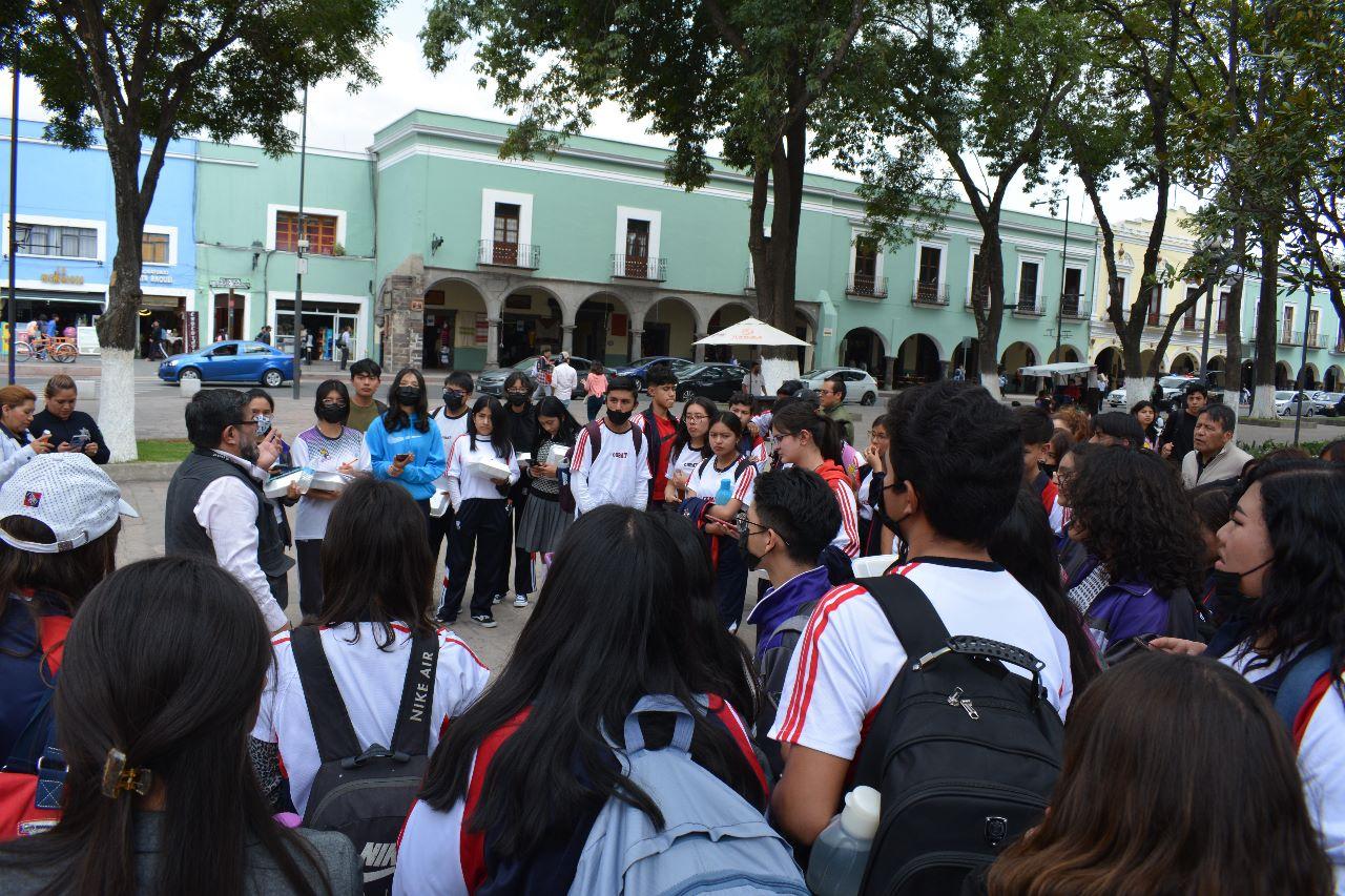 Estudiantes de Cobat se capacitan como voluntarios para el mundial de voleibol de playa