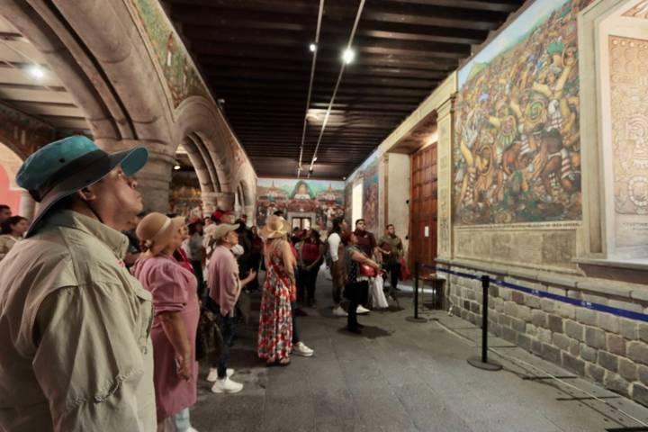 Murales de Palacio de Gobierno, atractivo permanente del turismo  