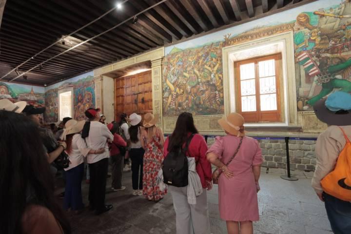 Murales de Palacio de Gobierno, atractivo permanente del turismo  