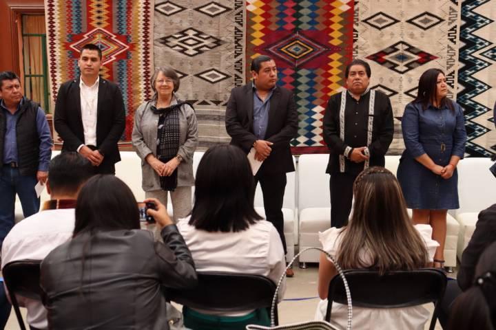 Realizan el Primer Encuentro Nacional de Grandes Maestros del Arte Popular Textil en la Feria de Contla