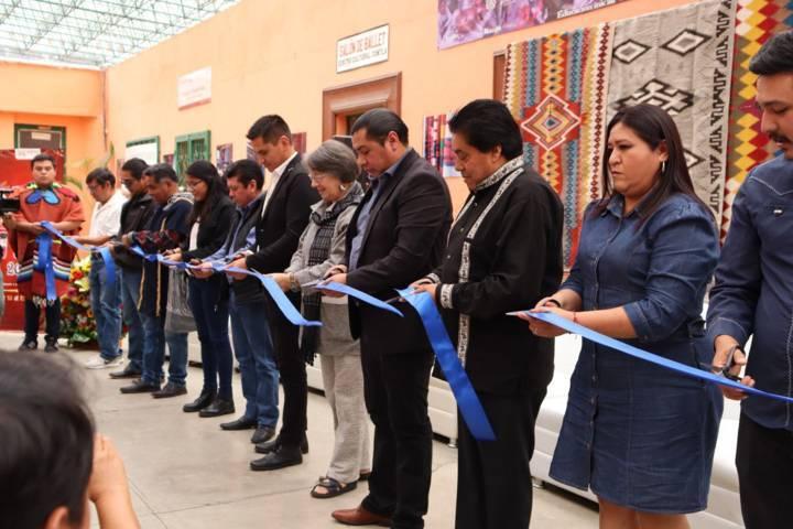 Realizan el Primer Encuentro Nacional de Grandes Maestros del Arte Popular Textil en la Feria de Contla
