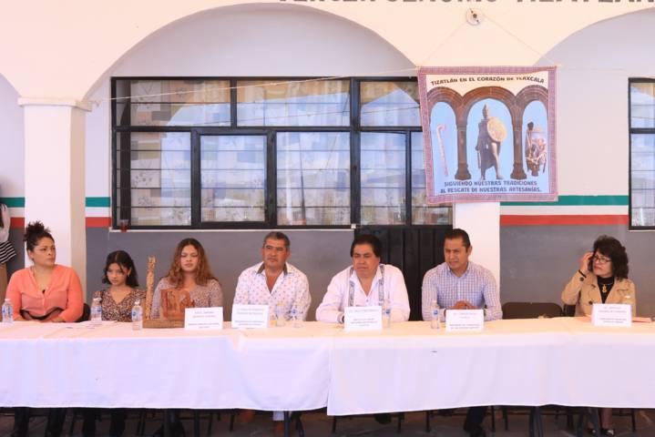 Clausuran autoridades curso sobre técnicas de madera tallada