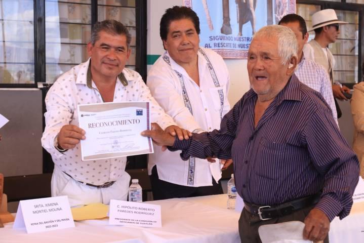 Clausuran autoridades curso sobre técnicas de madera tallada