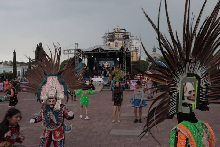 Carnavaleros de corazón festeja tercer aniversario en la plaza Juárez 
