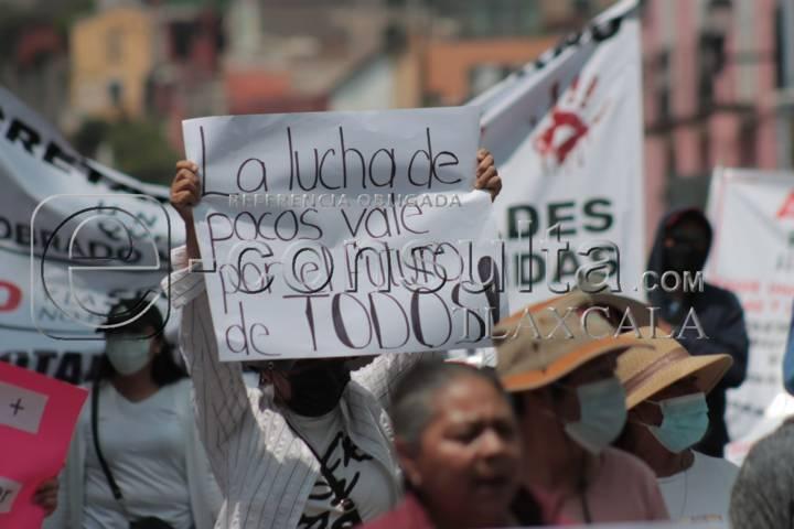 Se manifiestan pobladores de Xicohtzinco por aniversario luctuoso de Rodríguez Mena