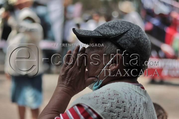 Se manifiestan pobladores de Xicohtzinco por aniversario luctuoso de Rodríguez Mena