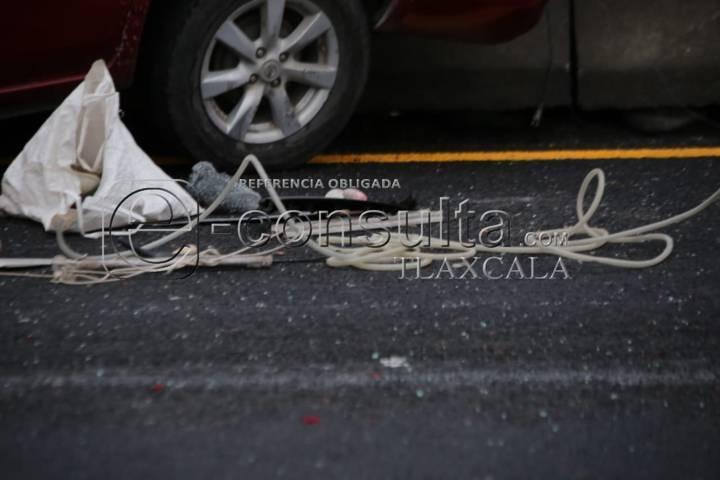 Muere masculino al volcar y salir eyectado de su vehículo en Xaloztoc 