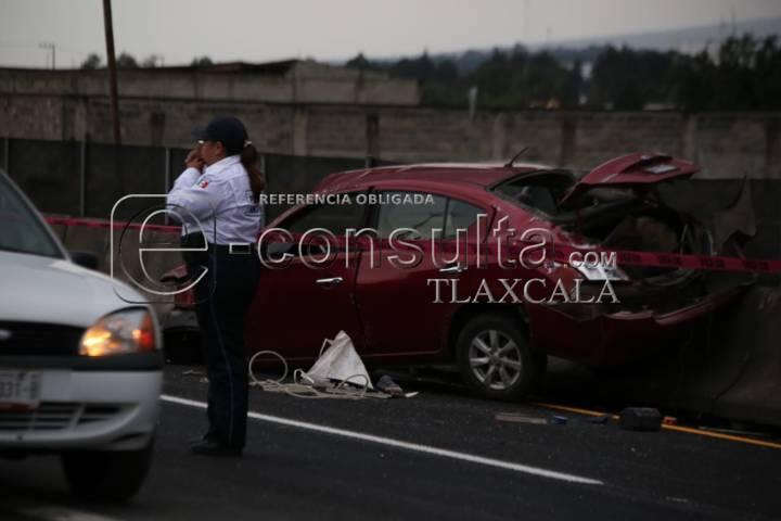 Muere masculino al volcar y salir eyectado de su vehículo en Xaloztoc 