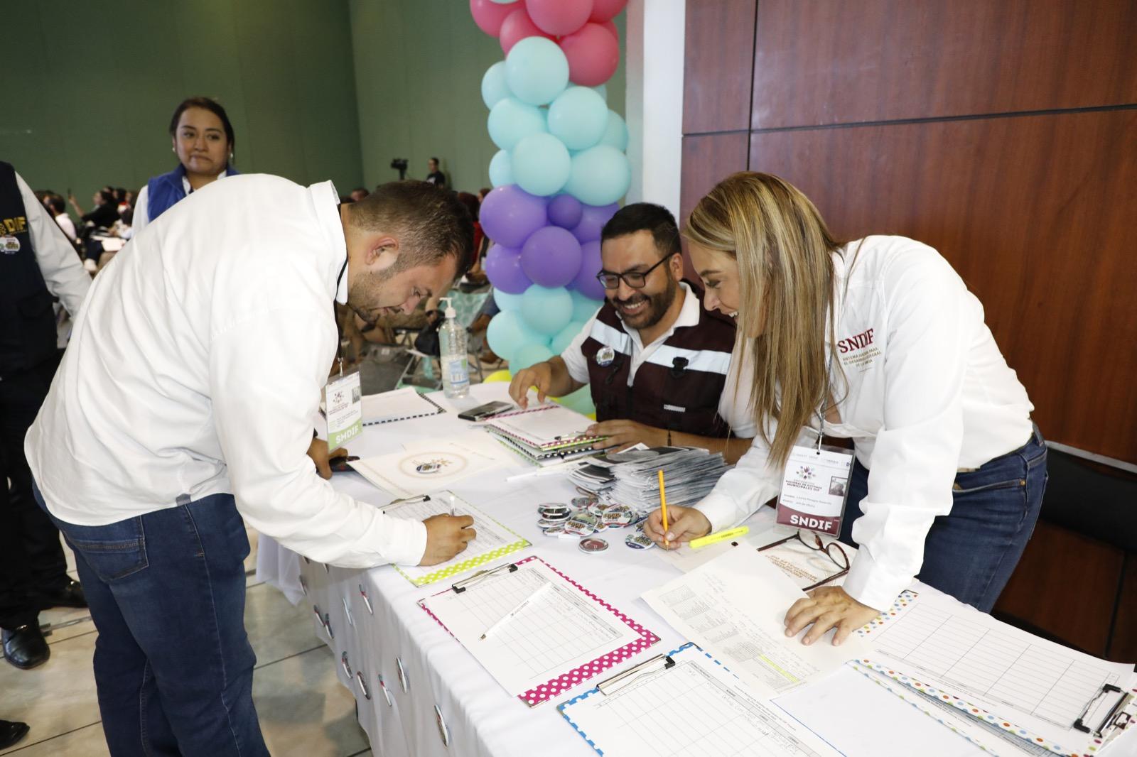 Intercambian sistemas nacional, estatales y municipales dif estrategias de atención a grupos vulnerables