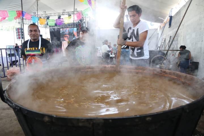 Aún estás a tiempo, lánzate al Segundo Festival del Mole Prieto en Contla 