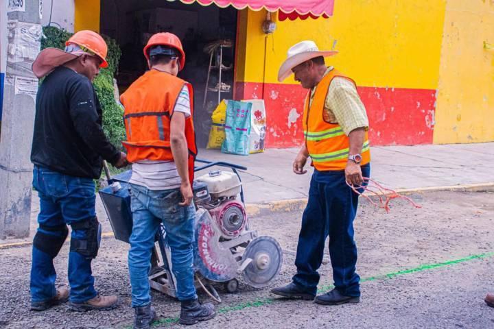Dan banderazo de arranque de sustitución del tubo principal de conducción de la ciudad 