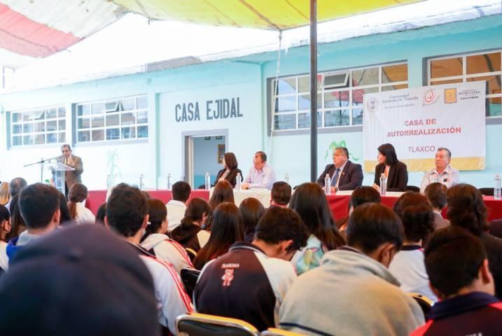 Diana Torrejón y Serafín Ortiz inauguran casa de autorrealización en Tlaxco