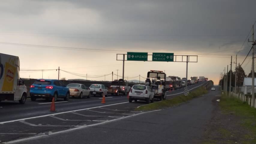 Tránsito lento en la México-Veracruz, a la altura de Xaloztoc por trabajos de balizamiento 