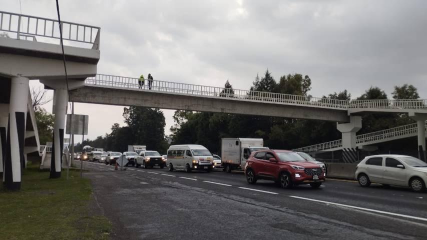 Tránsito lento en la México-Veracruz, a la altura de Xaloztoc por trabajos de balizamiento 