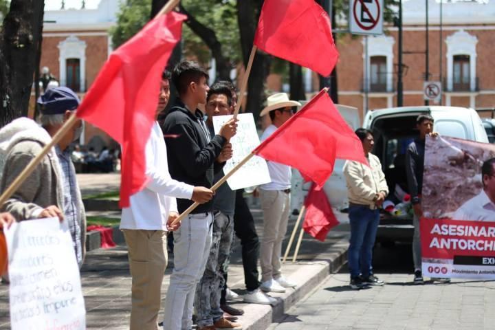 Se manifiestan grupos antorchistas en la capital 