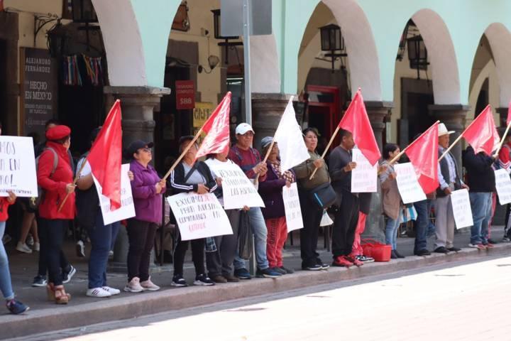 Se manifiestan grupos antorchistas en la capital 