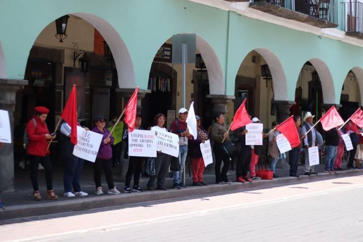 Se manifiestan grupos antorchistas en la capital 