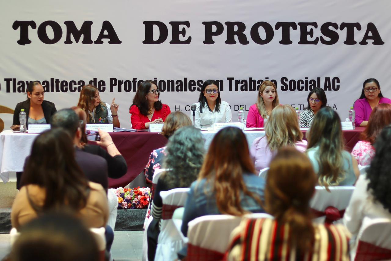 Toma de protesta del Colegio Tlaxcalteca de Profesionales en Trabajo Social 
