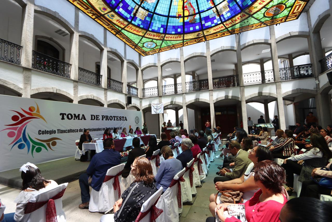 Toma de protesta del Colegio Tlaxcalteca de Profesionales en Trabajo Social 