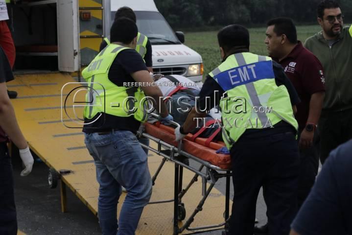 Vuelca autobús de pasajeros en la autopista Tlaxcala-Puebla 