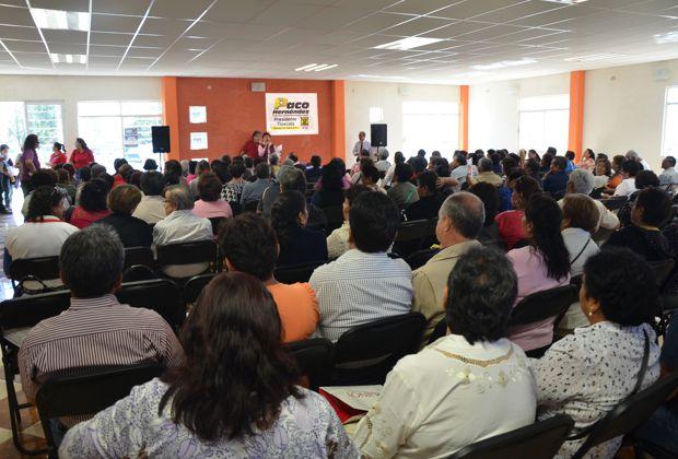 Paco Hernández, se reune con jubilados y pensionados del IMSS