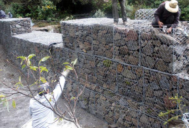 Construye Gobierno Estatal presas de gaviones en La Malinche