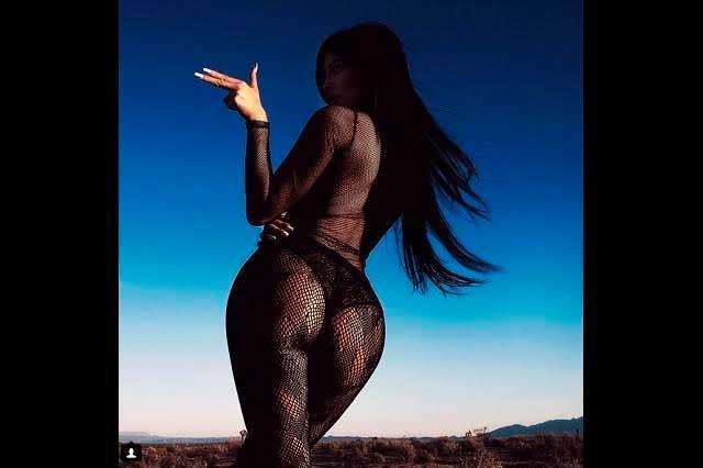 Kylie Jenner festeja muy sexy tener 40 millones de seguidores en Instagram
