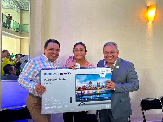 Alcalde Raúl Juárez celebra el Día del Maestro en San Pablo del Monte