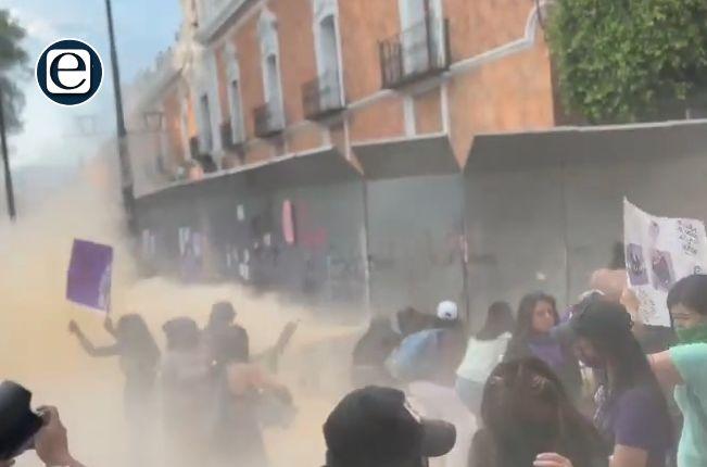Revienta manifestación del 8M frente a Palacio de Gobierno 
