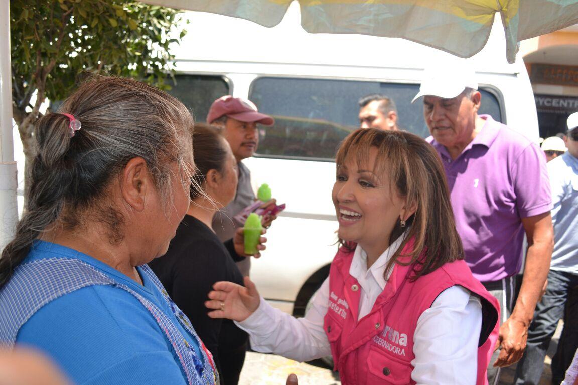 Te queremos gobernadora gritan a Lorena Cuéllar