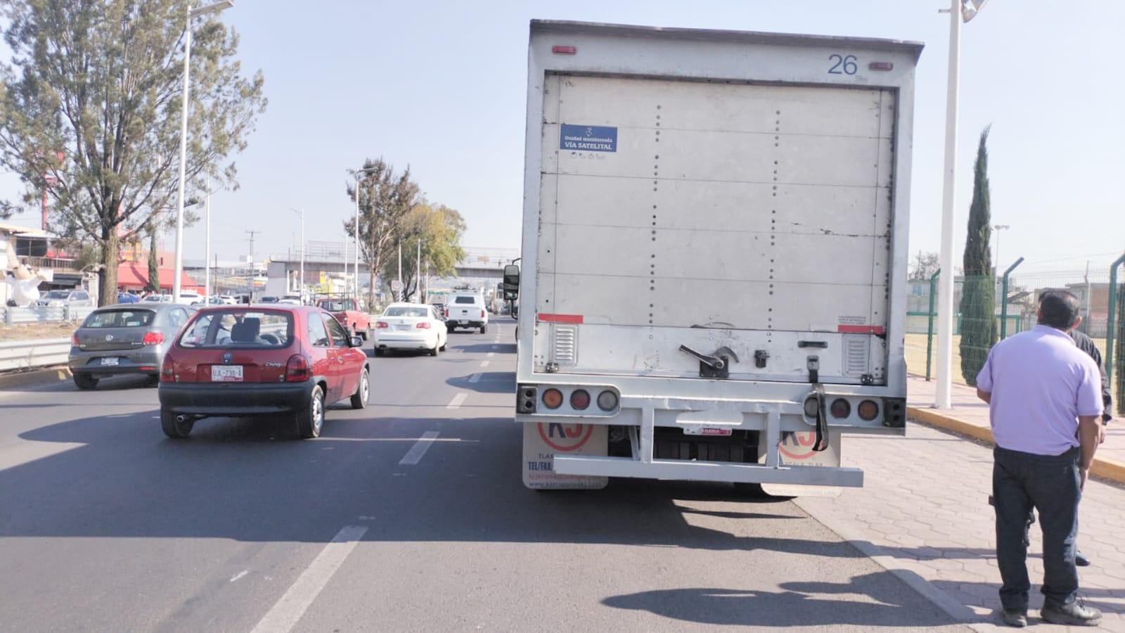 Policía municipal frustraron un asalto a un camión repartidor en Apetatitlán