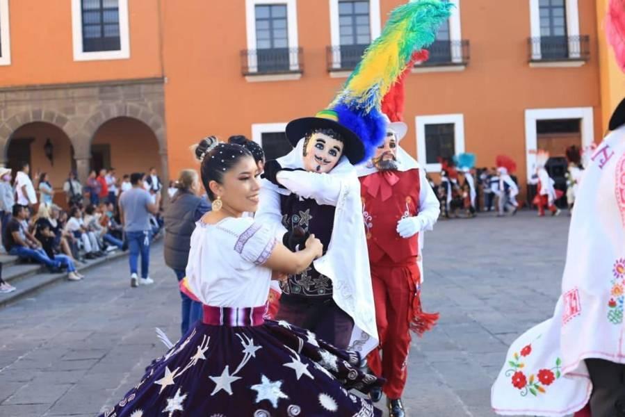 Triunfa el Carnaval de Chiautempan en su gira por Puebla