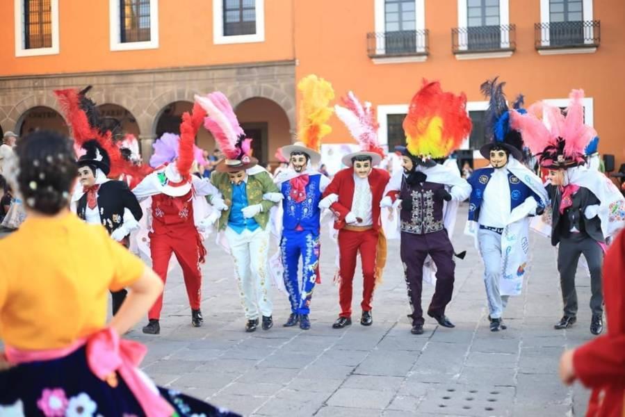 Triunfa el Carnaval de Chiautempan en su gira por Puebla