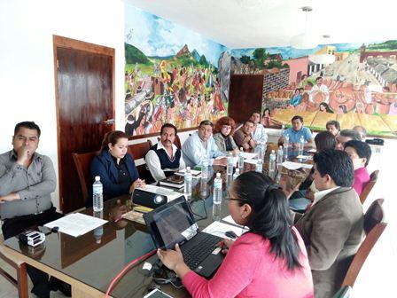 Sostienen funcionarios de Tzompantepec mesa de trabajo