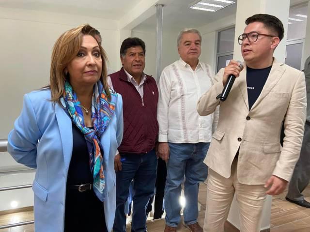Vicente Morales atestigua firma del acta de entrega de la recuperación de los ferrocarriles de Tlaxcala