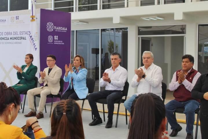 Vicente Morales atestigua firma del acta de entrega de la recuperación de los ferrocarriles de Tlaxcala