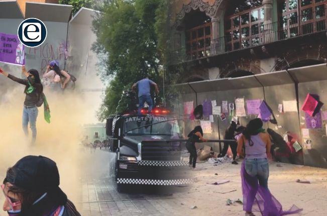 Participantes de marcha del 8M arremeten contra la policía, vidrios y protecciones
