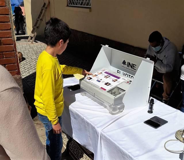 Con boleta electrónica, INE Tlaxcala colaboró en elección de “Presidente/a municipal por un día”