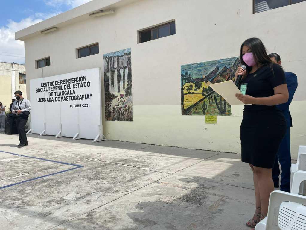 Lorena Ruiz lleva servicios de salud y asesoría a internas del Cereso femenil