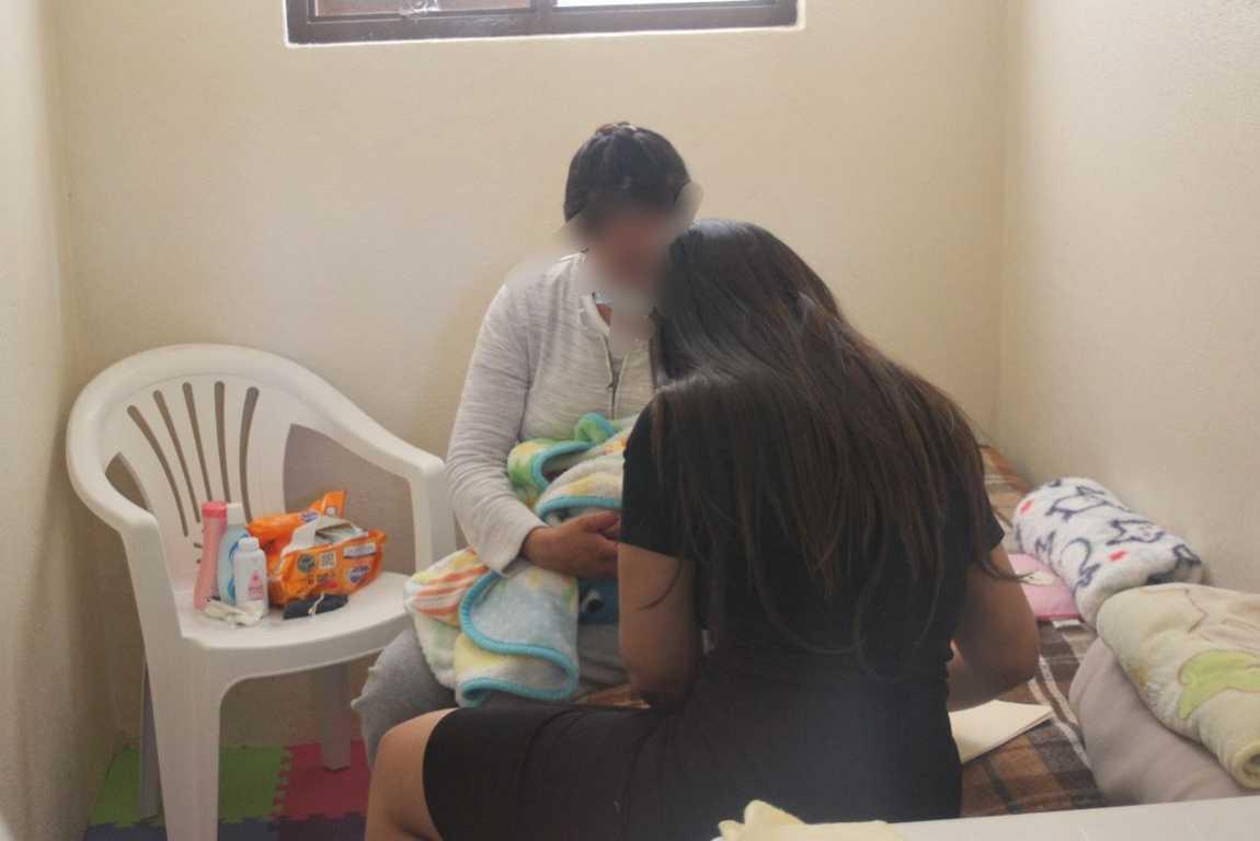 Lorena Ruiz lleva servicios de salud y asesoría a internas del Cereso femenil