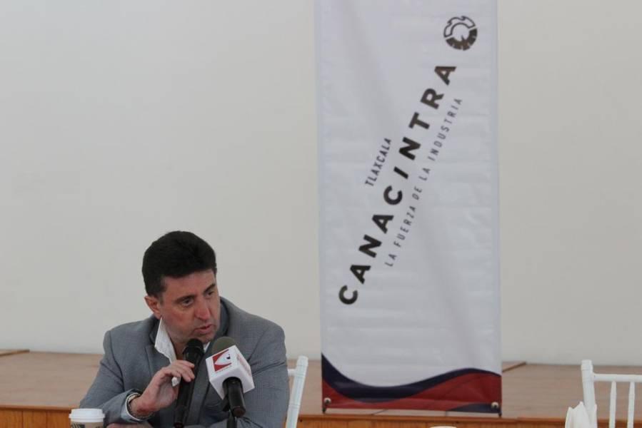 Se une Canacintra a gobierno estatal en la entrega de chips